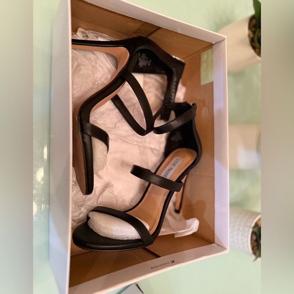 Steve Madden Elegant Black Strappy Heels - Picture 6 of 8
